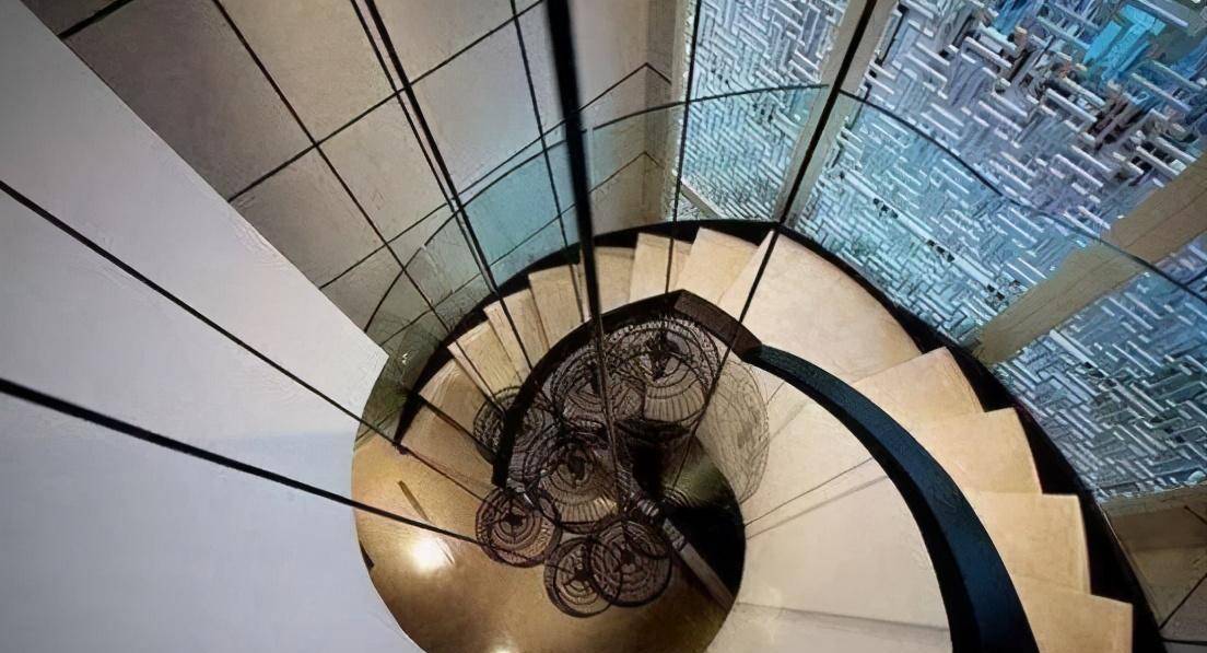 原创看过鹿晗豪宅后被他家旋转楼梯给深深沦陷了简直不能再酷炫了