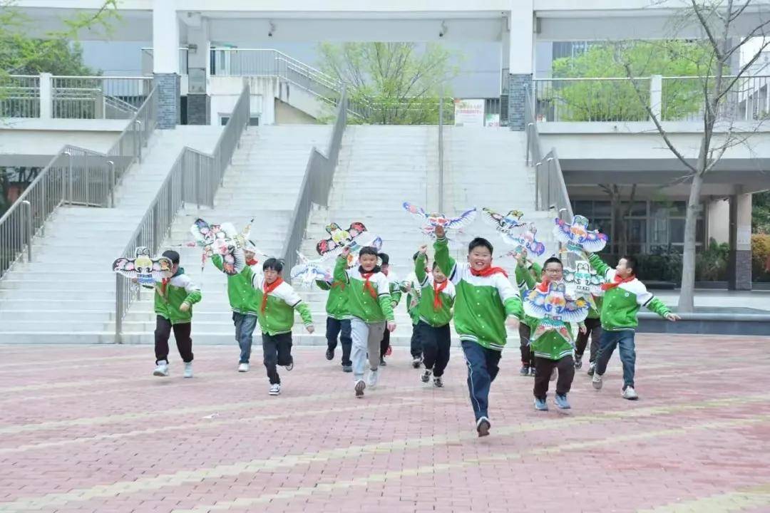 清明时节祭英烈传统文化代代传徐州市华润小学清明节主题活动