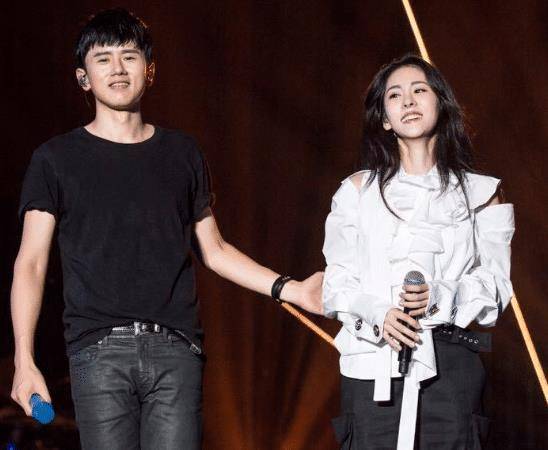 原创继谣言后张碧晨再次出境穿衣风格遭全网嘲笑