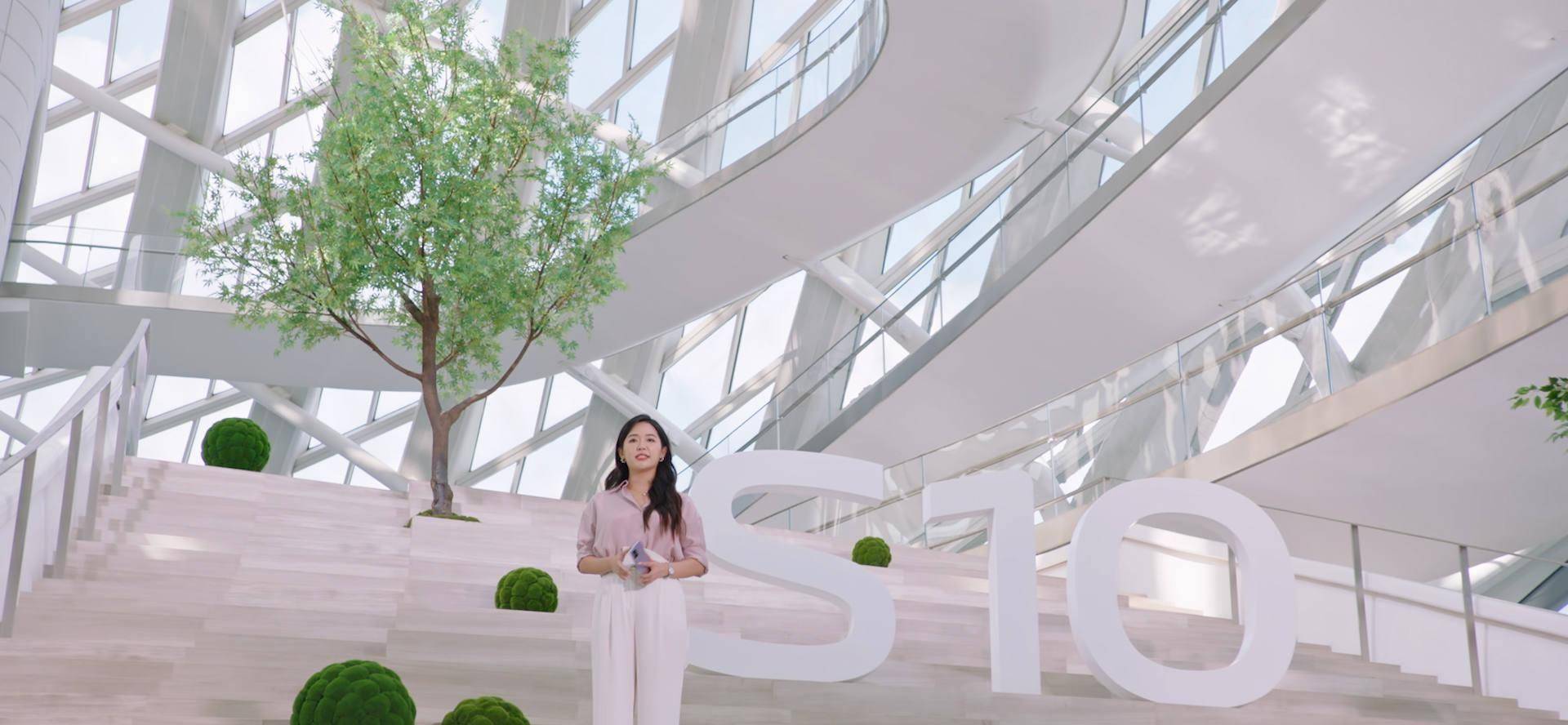 这次vivo也是下了重金,邀请了lisa,蔡徐坤以及刘昊然三位顶流来代言