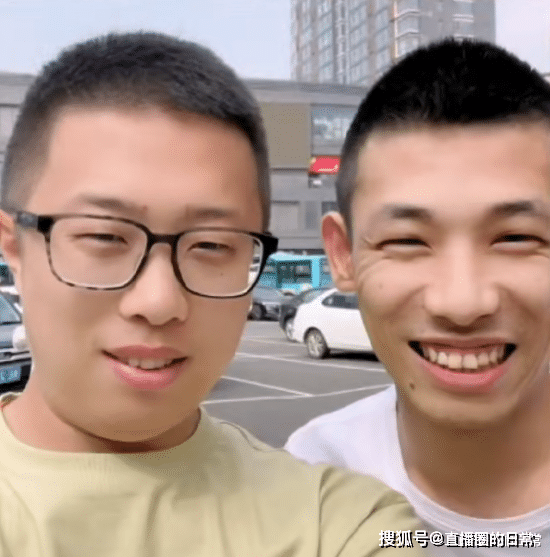 原创旭旭宝宝爆料大龙猫在8日某音首秀将会给他点到100w关注