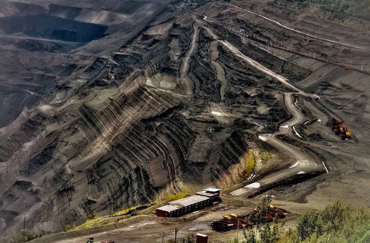 连续开采118年的西露天煤矿,关停后留下巨大矿坑!如今怎么样了