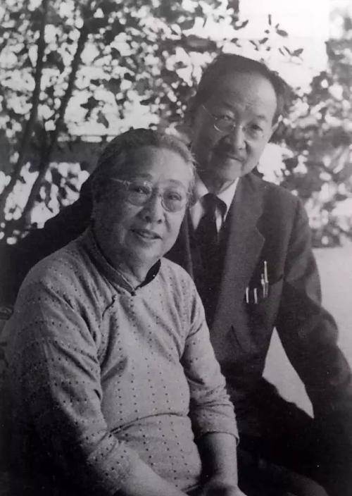 都说优秀的人彼此之间会相互吸引,所以我们介绍的是他的妻子杨步伟