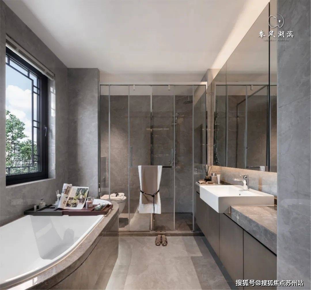 豪华套房式主卧,私享超宽阳台,互不干扰的独立卫浴,瞰景阳台推窗见景