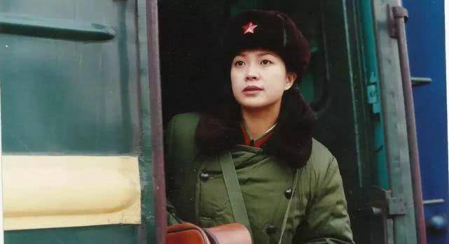 当年她曾参演了叶京导演的《梦开始的地方》,冯小刚是这部剧的监制.