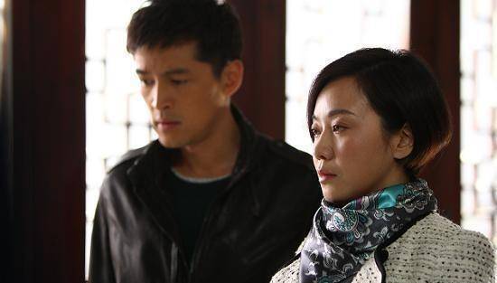 2014年,闫妮与张嘉译联袂主演的电视剧《一仆二主》,一经播出便取得了