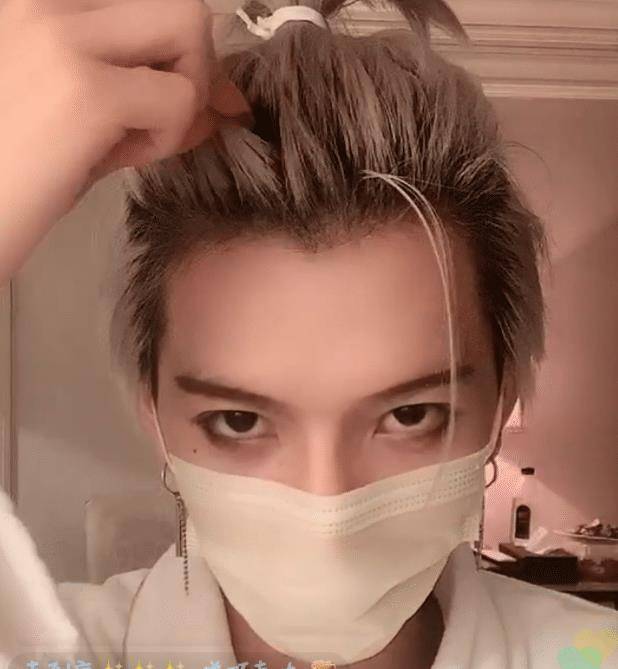 七鹤大人突破自我挑战首穿"洛丽塔",原以为很娘,但没想到丑帅丑帅的