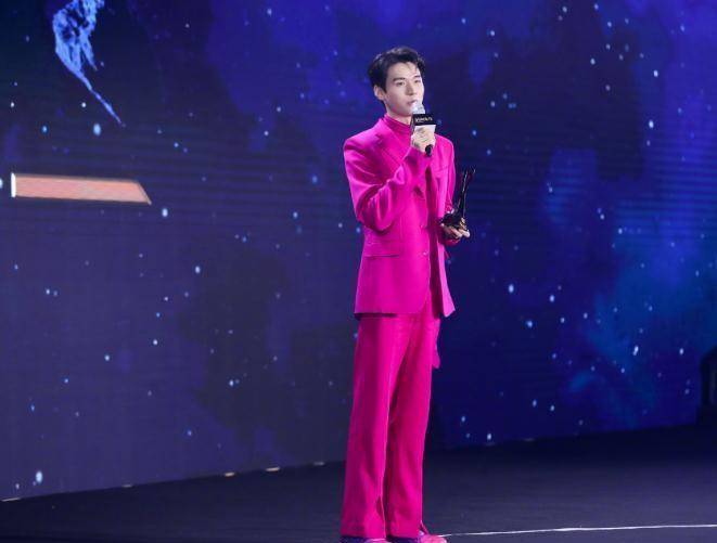 原创时尚先生活动明星多尴尬龚俊撞衫女星王大陆油腻张雨绮脸崩