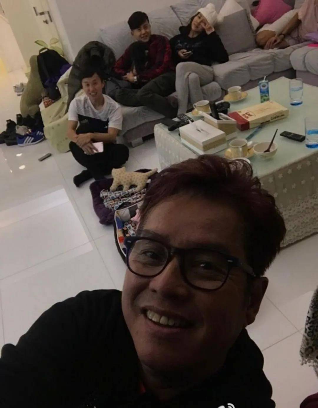 后来阮儿回应照片,表示自己和卫志豪仍是了解中的好朋友,否认拍拖