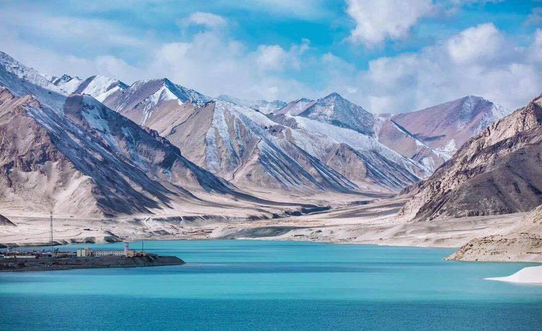 原创沙漠中独生的一池深水是神奇西北100景之一人称塞北小江南