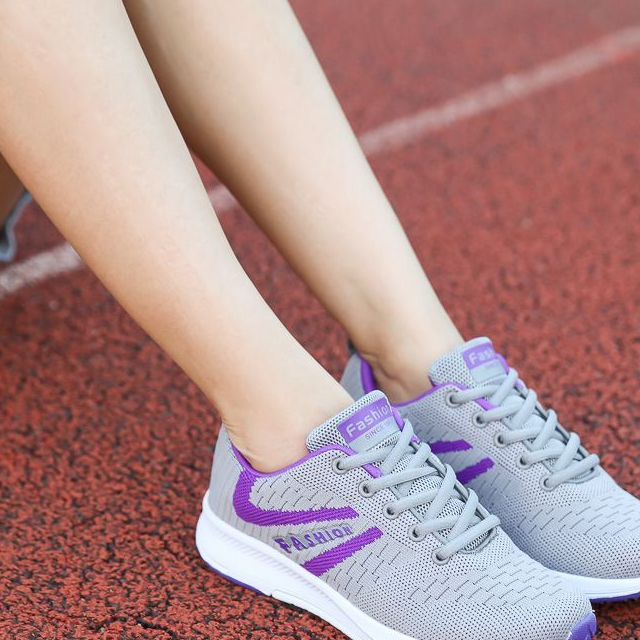 女人想要身材好,运动服 运动鞋,轻松穿出小蛮腰,展现曲线美