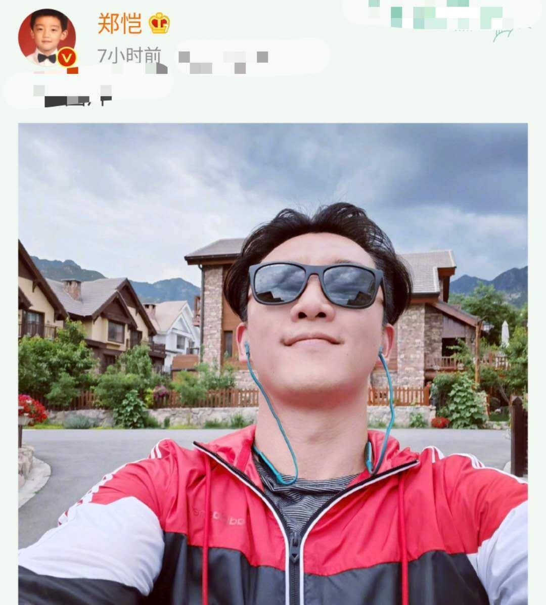 原创郑恺与苗苗官宣结婚后晒迷之角度自拍照嘴角向上养出幸福肥