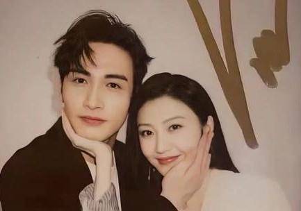 原创助攻景甜张彬彬谭松韵问男方你想跟谁一起看月亮爬上来暗示答案是