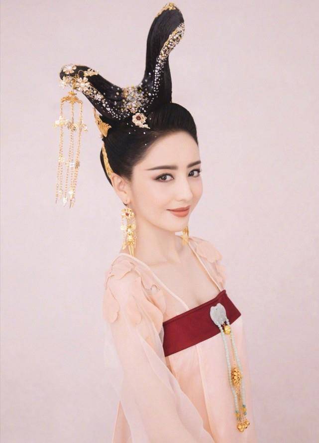 期待佟丽娅新剧的上映,也期待佟丽娅为我们演绎的西施.