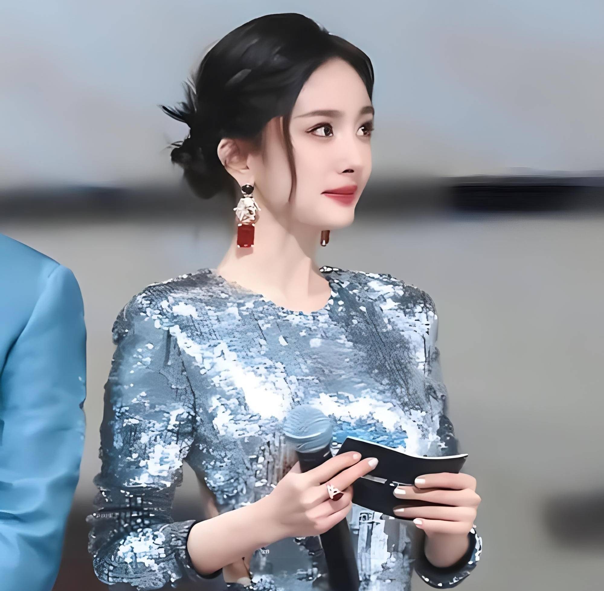 原创原创娱乐圈八卦杨幂美貌引发热议选择适合医美项目展示自信之美