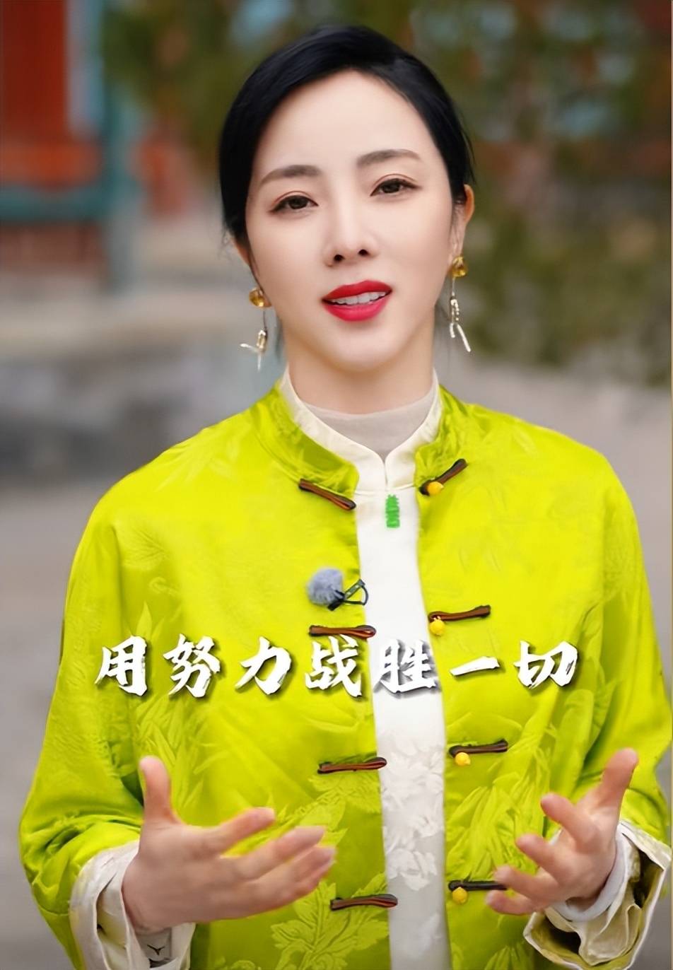 李思思用赵丽颖的励志名言激励一位女粉丝要敢于走出人生困境