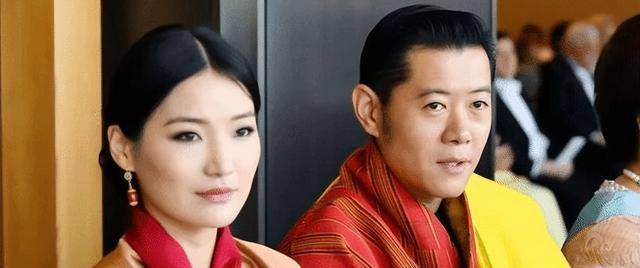 不丹王后身穿绿衣内涵国王,8岁儿子霸气露面,王后也有靠山了