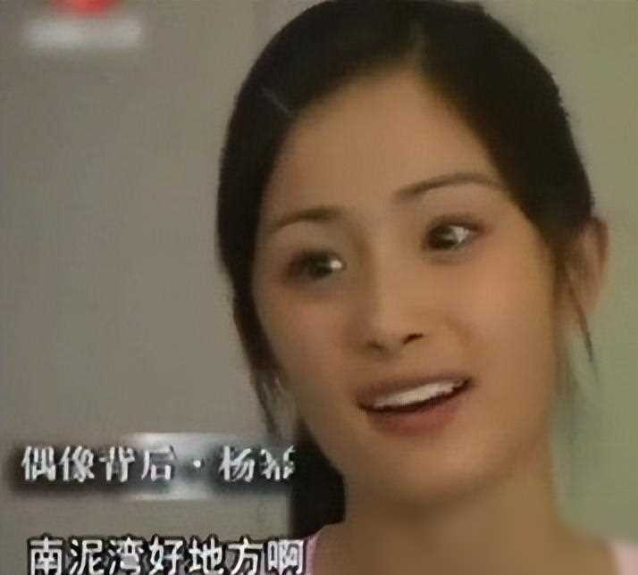 杨幂17岁与成龙合影引发热议,网友惊呼颜值差距明显_变化_照片_人们