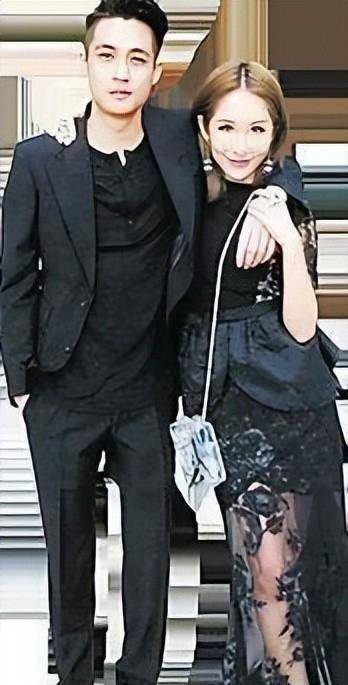 原创萧亚轩17年18个男友曾与小16岁学生恋爱她真的快乐吗