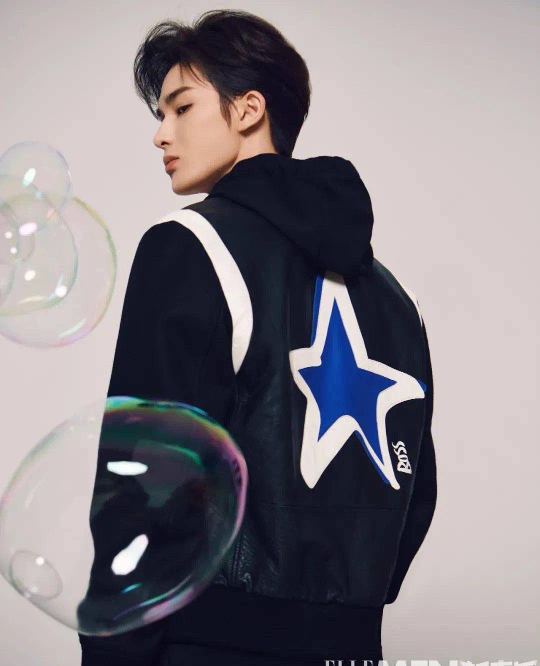 朱正廷杂志春季封面大片,演绎各种时尚造型,尽显阳光与帅气