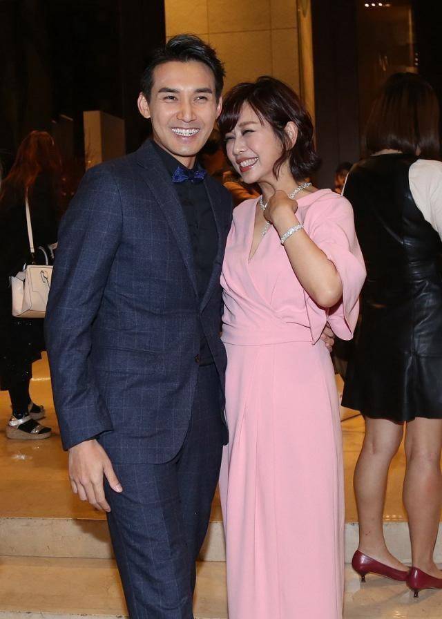 的《姐姐》们骗了:30 女人的精致,只是场"精心筹谋"_丈夫_生活_吴昕