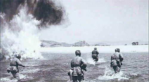 差点打光万岁军!梁兴初身先士卒,38军坚守汉江南岸死战不退!_志愿军_