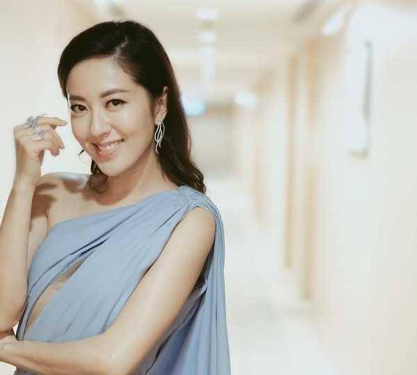 不理他人眼光tvb视后唐诗咏最爱颈纹双下巴称感激其不离不弃