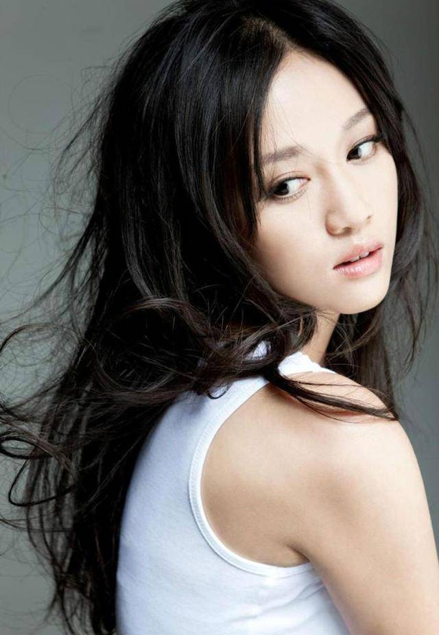 随后陈乔恩转战内陆,主演了《分手专家》《佳期如梦》《人世至味是