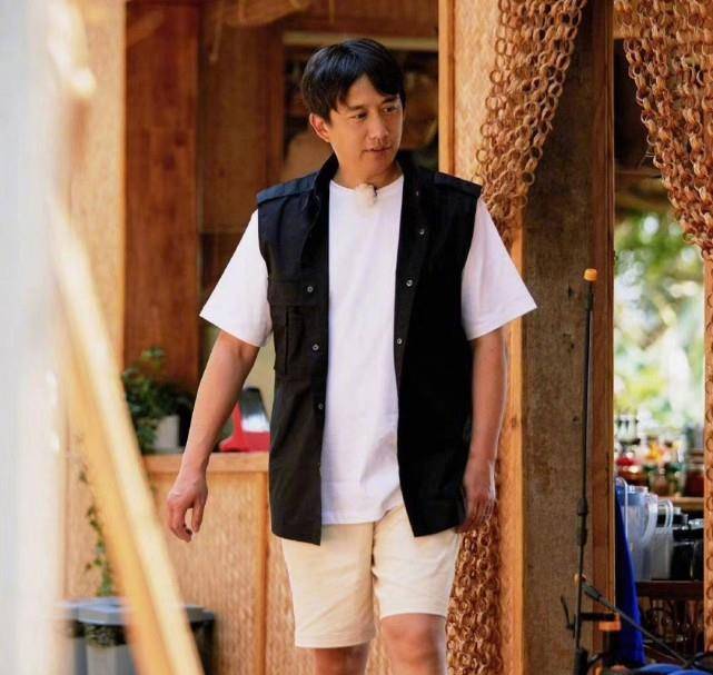 原创多妈晒黄磊做早餐妹妹出镜小手蠢蠢欲动被黄磊最后的动作甜到