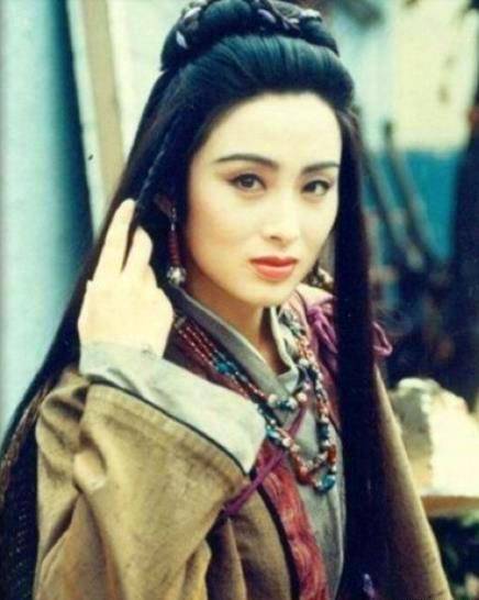 原创刘晓庆与张敏合影被嘲一个脸越来越假一个越来越像男人这谁认得出