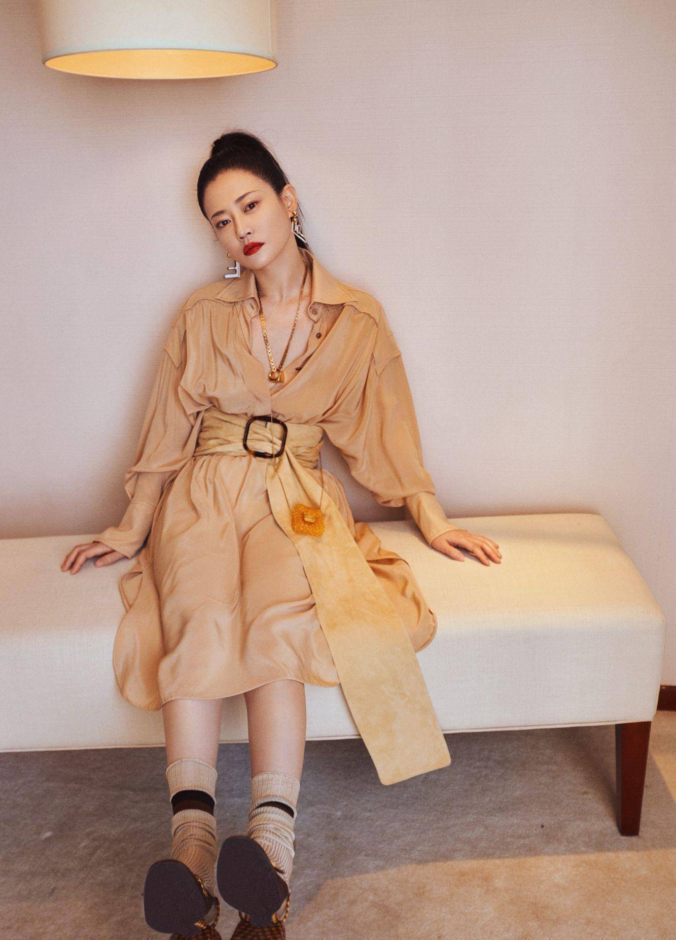 夏天穿搭都选择哪些?网友:谭卓穿搭,值得安排