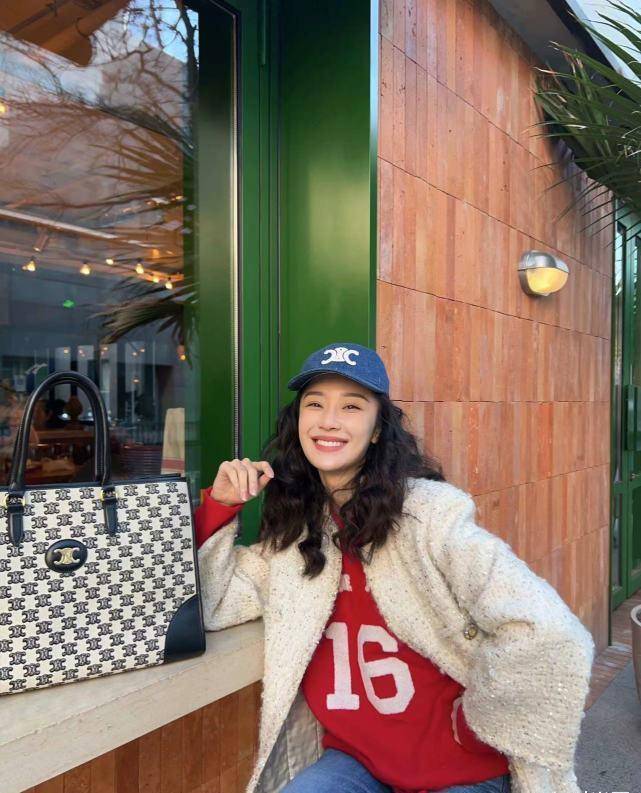 春天学孙佳雨穿搭穿出雪容融红白色look显白又有气质