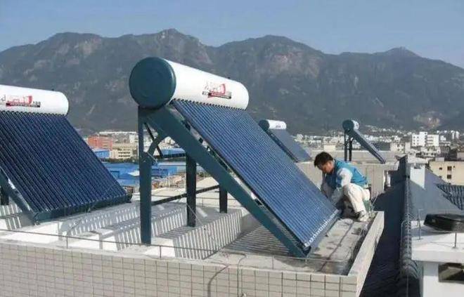 连农村人都不愿再用太阳能热水器,究竟为何?这些"硬伤"难改!_房顶_天