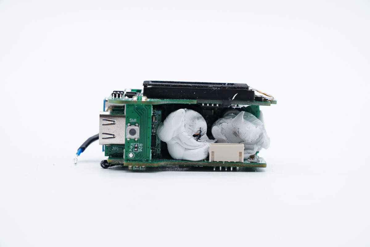 小巧精致还自带usb-c线,安克229元新款自带线充电宝拆解看看用料_移动