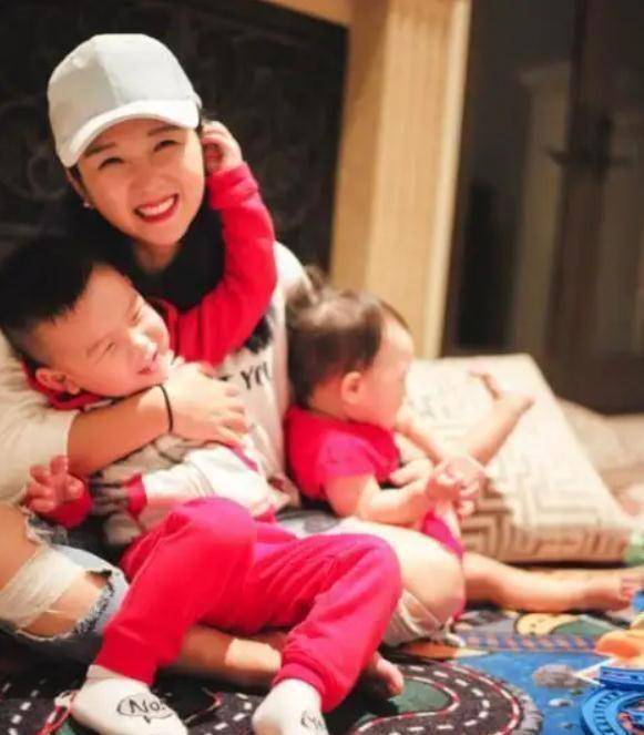 原创卑微求职内涵李宇春何洁怒揭公司老底遭针对如今连娃都养不起