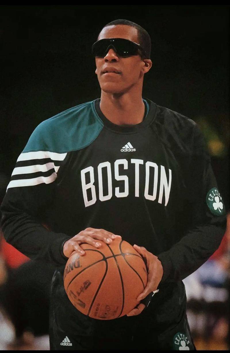 在我看来,太阳队目前的问题并不仅仅是教练的问题,更是球队整体战术