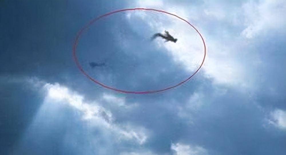 从古至今几个坠龙事件,一个还被相机拍到了