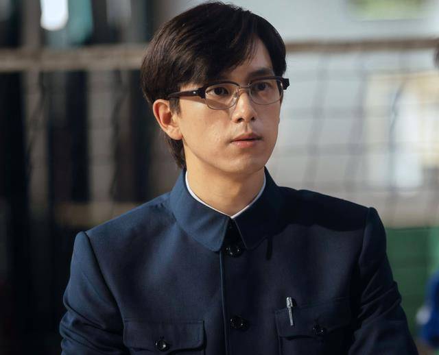 原创电影夺冠提档官博晒演员海报李现老干部造型爱了