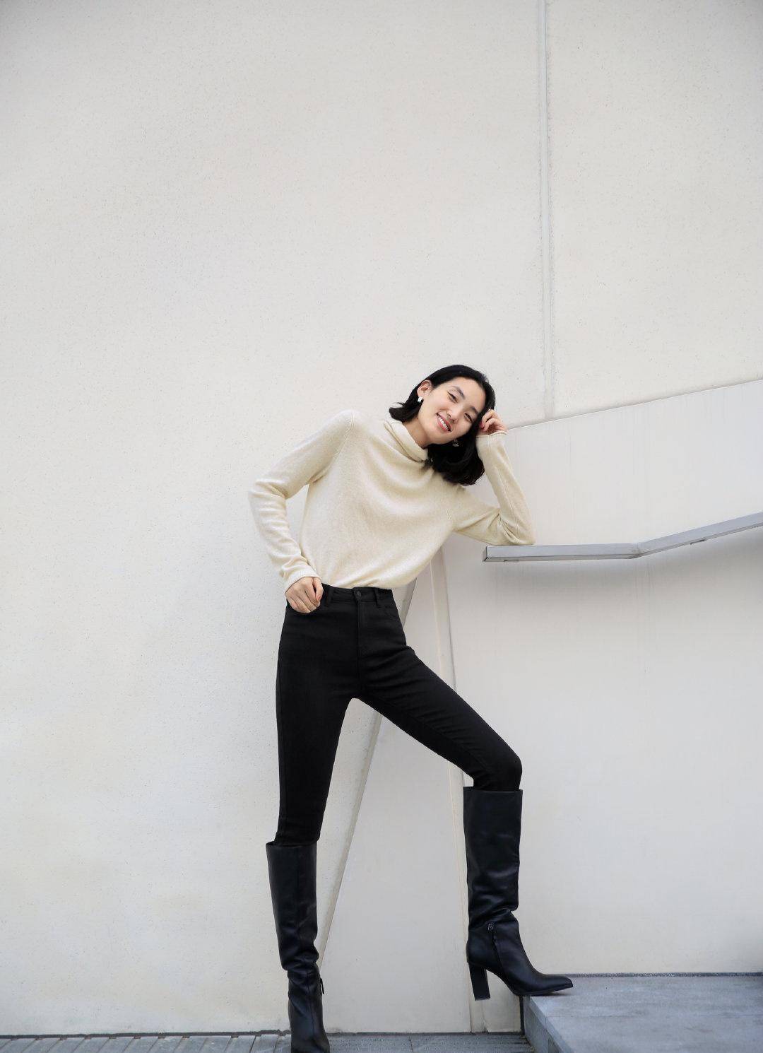 原创张丽娜演绎冬日新品羽绒服和大衣的极简设计尽显惬意时尚感