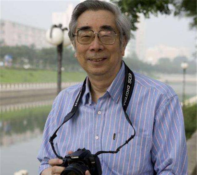头顶光环,名人之后,鲁迅儿子打官司索要父亲稿费,被人嘲笑爱财_周海婴