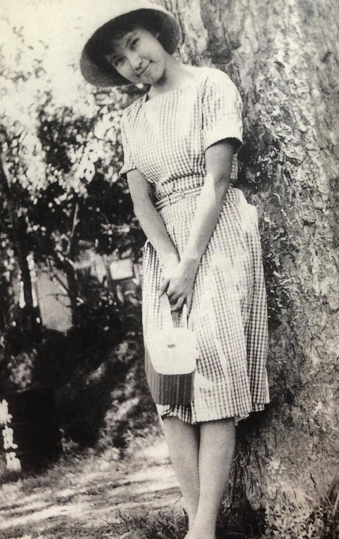 原创1次求婚被拒2任丈夫死亡4次自杀22张高清图概括三毛的一生