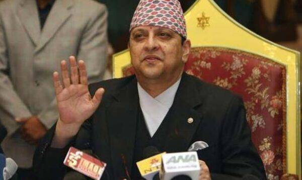 这时候,沙阿王朝亡国国王贾南德拉只是个4岁的幼儿,是沙阿王朝的王孙.