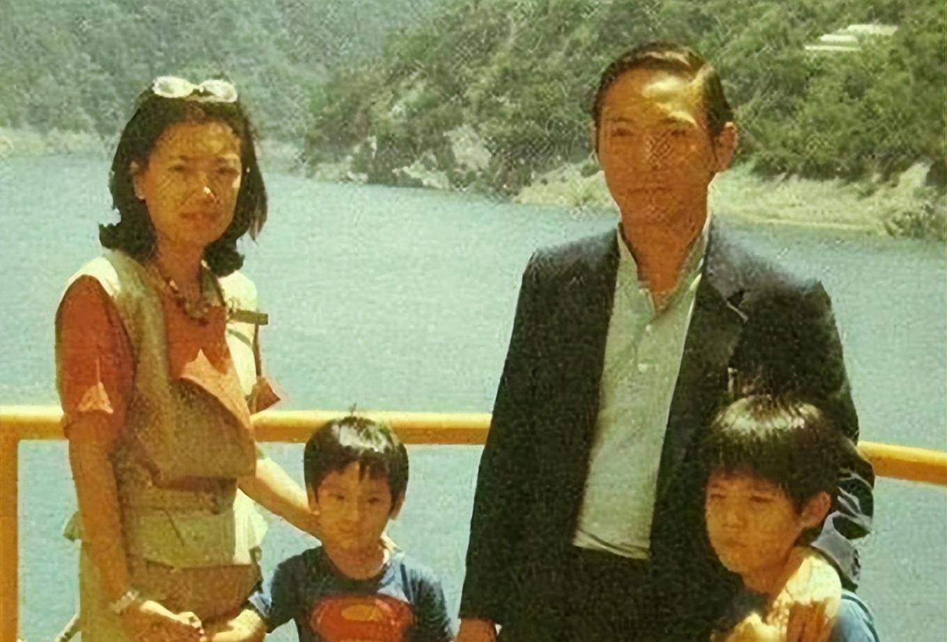 此外,在整理两蒋日记和文件时,蒋孝勇也心疼地对