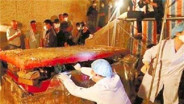 原创女子因难产昏厥被当成死亡200年后开棺才得知真相如此凄凉