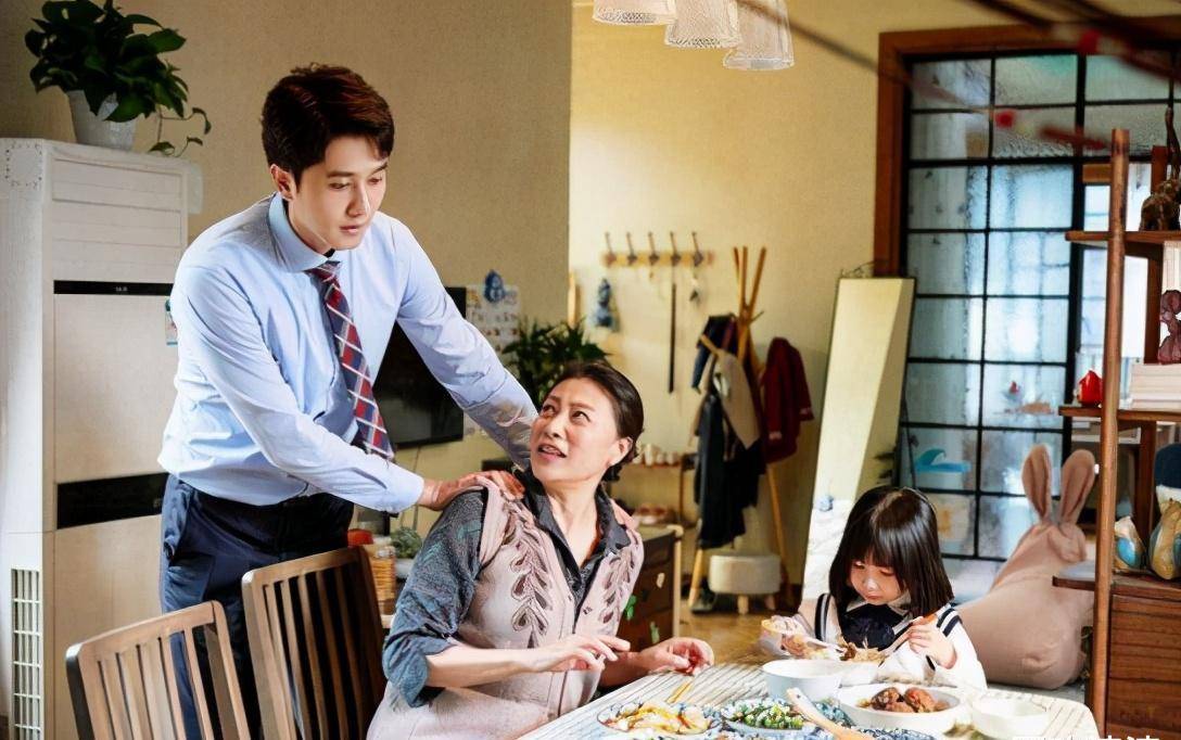 岳红:28岁当单亲妈妈,今演戏精婆婆翻红,女儿被张嘉译力捧