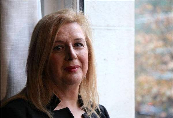 其实在阿拉伯世界,女人是可以改嫁的,没有让女人守寡的规矩.