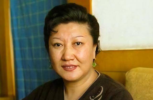 原创回顾何庆魁儿子直播时语出惊人称父亲嫖不动了每月1万就够花