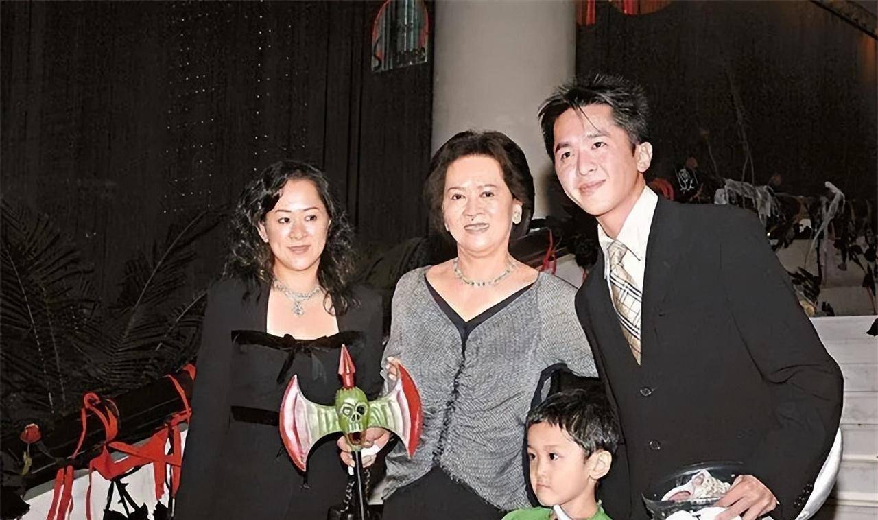 原创为嫁富豪她穿30年塑身衣不离身丈夫遗嘱财产只给1元钱