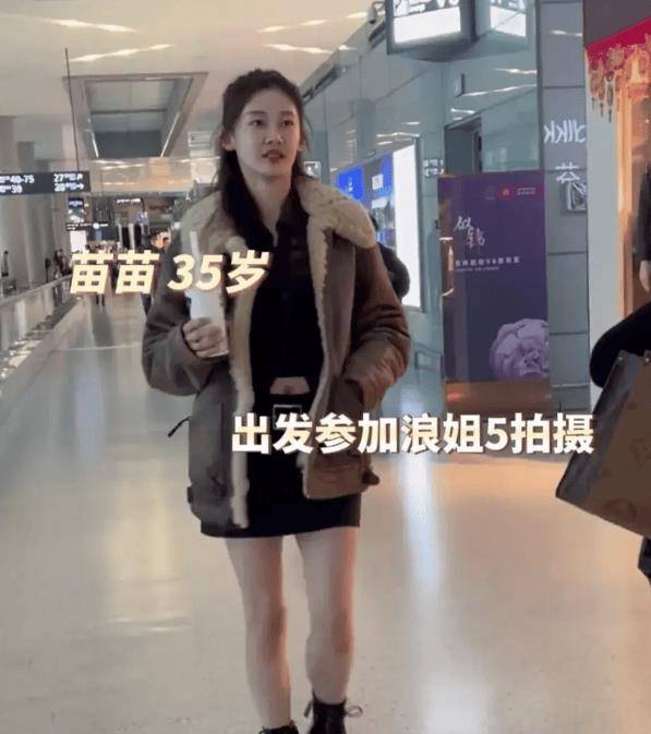 苗苗晒家中跳舞,穿露脐上衣小蛮腰抢镜,网友:觉得是郑恺高攀了