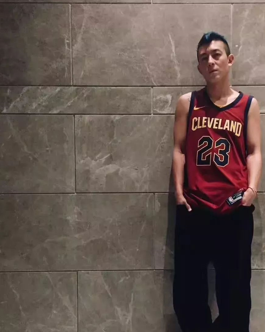 今夏穿球衣,怎么穿出潮男潮女feel?